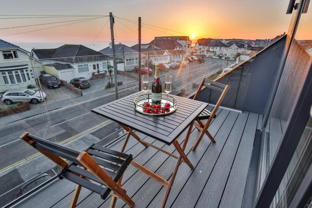 Bournecoast - Stylish Flat With Balcony - Sea Views - 10 Min Walk To Beach - Parking - Wifi - Fm8407 Bournemouth Exterior foto