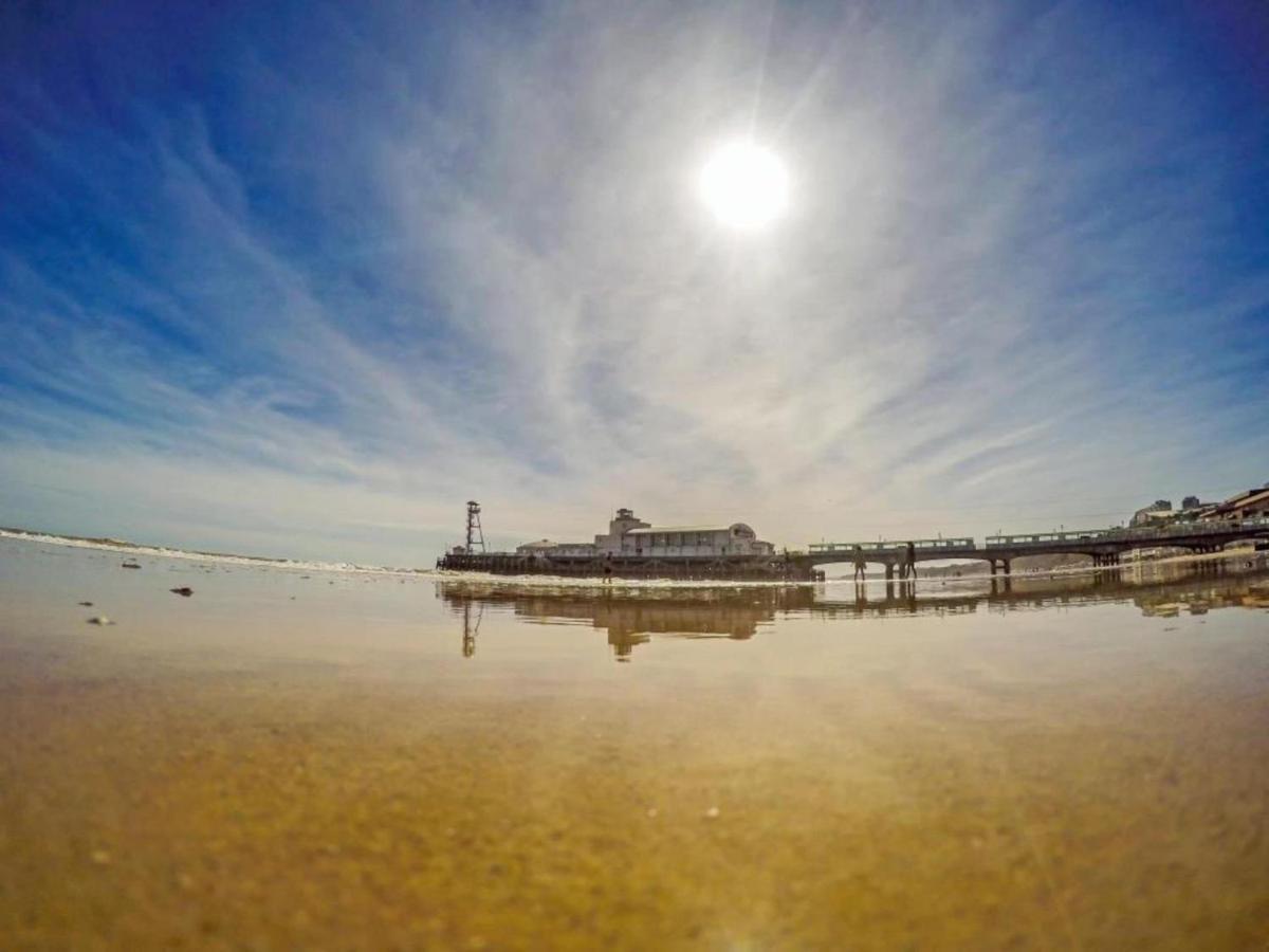 Bournecoast - Stylish Flat With Balcony - Sea Views - 10 Min Walk To Beach - Parking - Wifi - Fm8407 Bournemouth Exterior foto