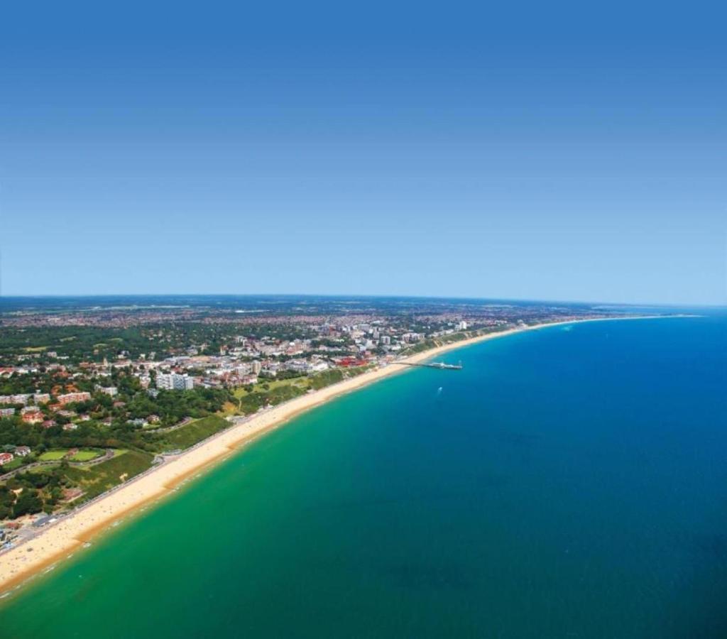 Bournecoast - Stylish Flat With Balcony - Sea Views - 10 Min Walk To Beach - Parking - Wifi - Fm8407 Bournemouth Exterior foto