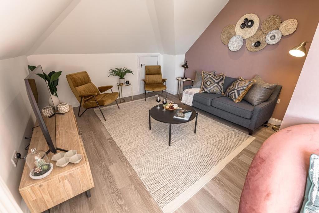 Bournecoast - Stylish Flat With Balcony - Sea Views - 10 Min Walk To Beach - Parking - Wifi - Fm8407 Bournemouth Exterior foto
