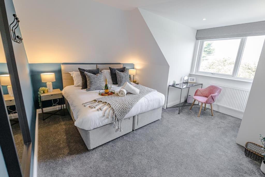 Bournecoast - Stylish Flat With Balcony - Sea Views - 10 Min Walk To Beach - Parking - Wifi - Fm8407 Bournemouth Exterior foto