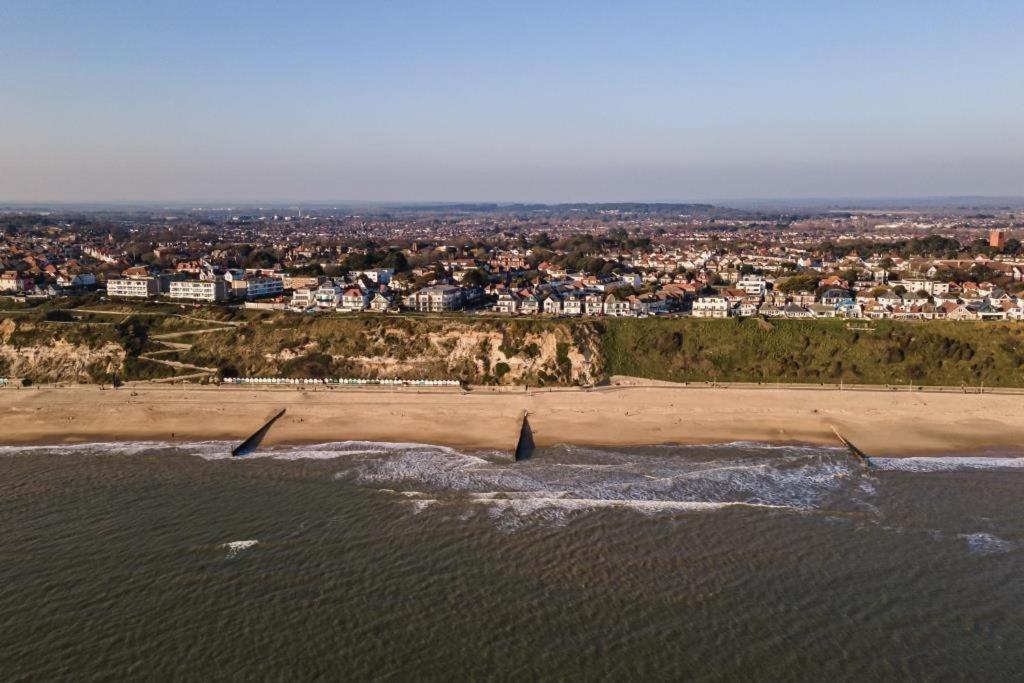 Bournecoast - Stylish Flat With Balcony - Sea Views - 10 Min Walk To Beach - Parking - Wifi - Fm8407 Bournemouth Exterior foto
