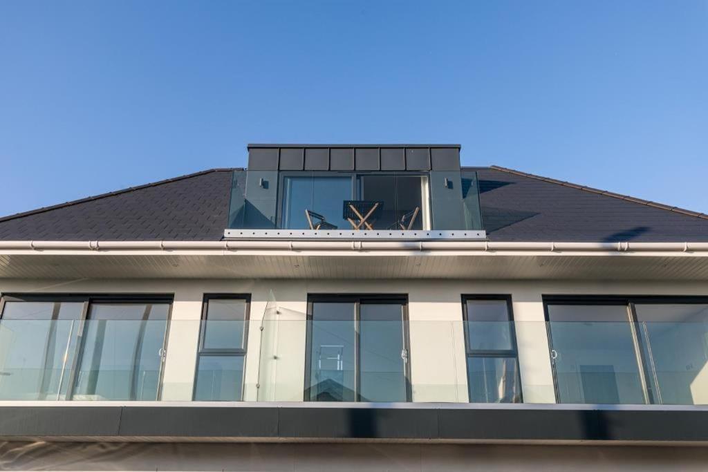 Bournecoast - Stylish Flat With Balcony - Sea Views - 10 Min Walk To Beach - Parking - Wifi - Fm8407 Bournemouth Exterior foto